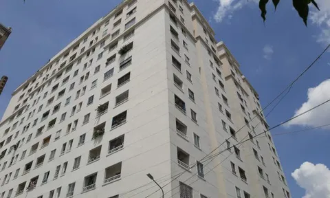 Bị nhắc nhở, nam thanh niên đâm trọng thương ba bảo vệ chung cư